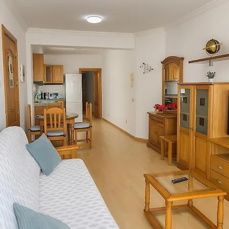 Moya Canary Away & Parking *