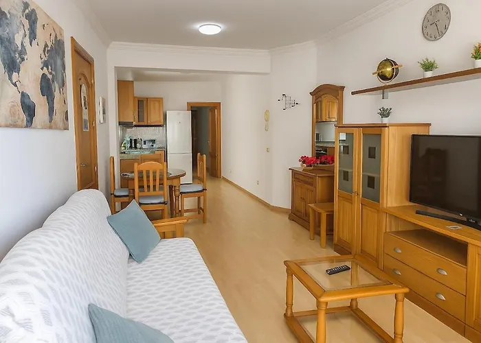 Moya Canary Away & Parking *